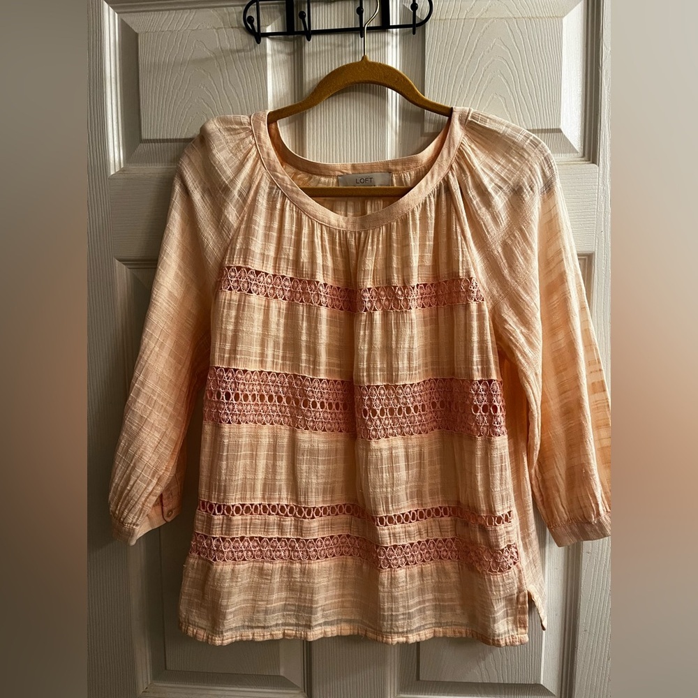 LOFT~CROCHET LIGHT PEACH/CORAL BLOUSE~DETAIL~M